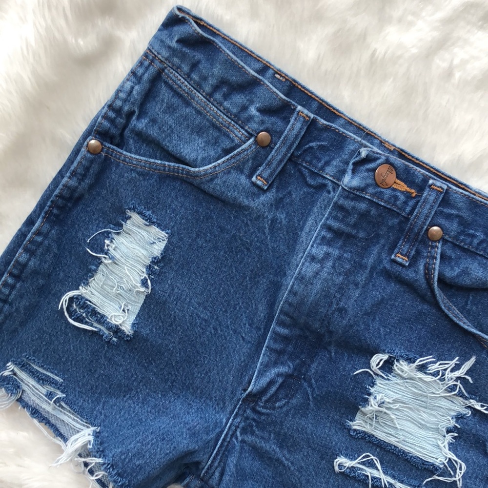 wrangler cut off / distressed shorts